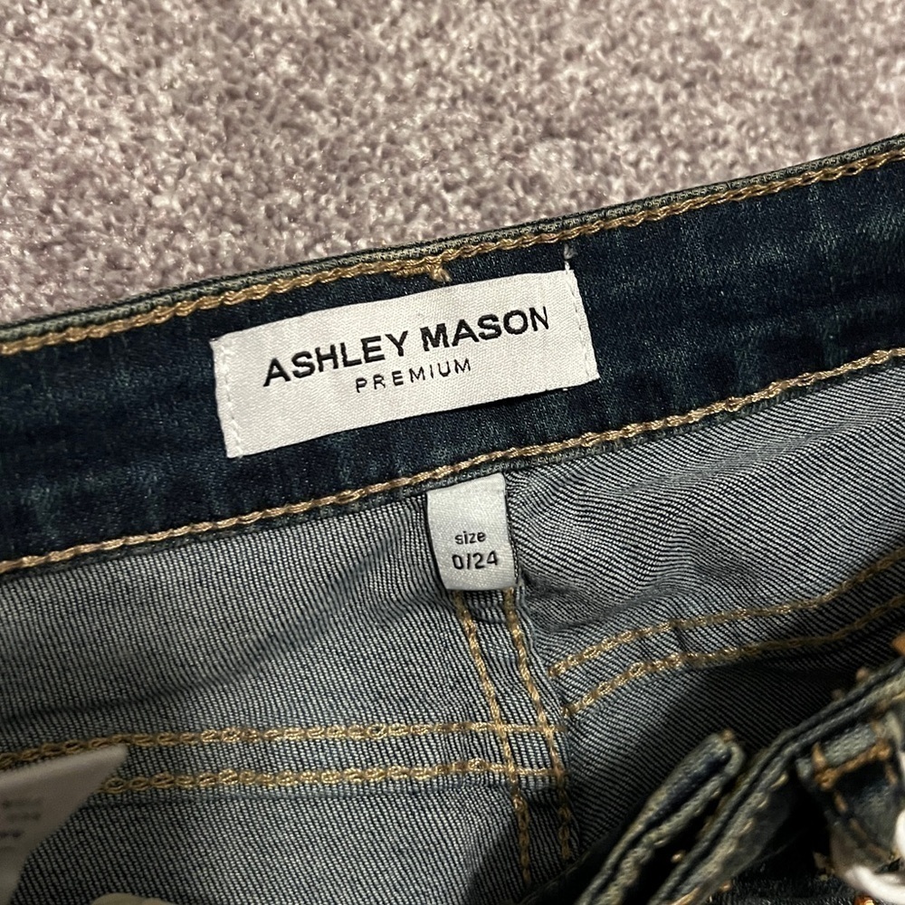 Ashley Mason Premium High Rise Bootcut Jeans with Studded Accents Size 0/24 - Picture 4 of 4
